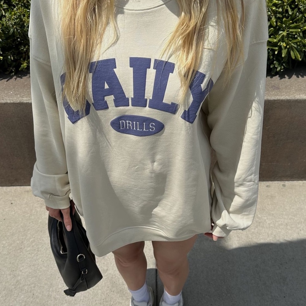 NWT LIMITED EDITION DAILY DRILLS SAND CREWNECK